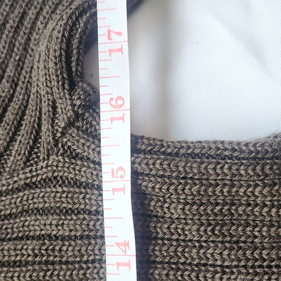 Men's Wool Olive and Green Ribbed Sweater - Picture 5 of 6